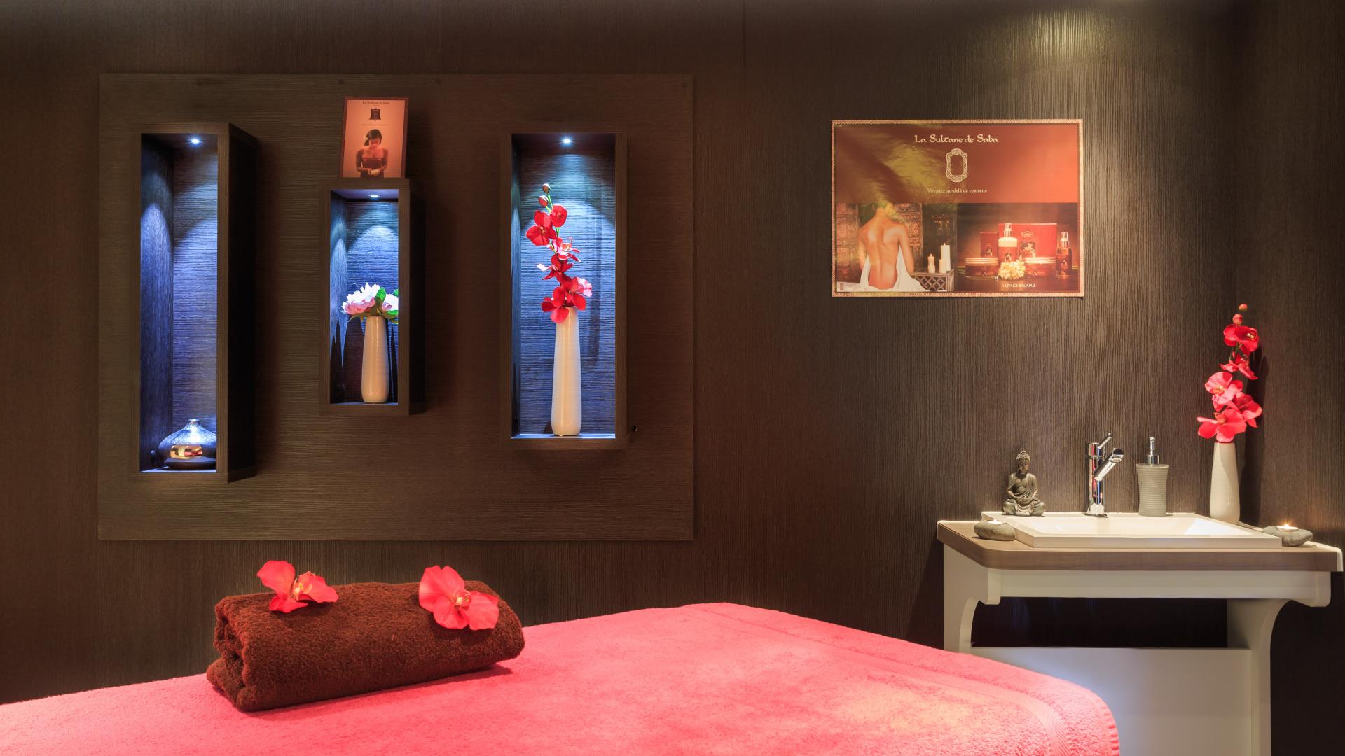 RESORT & SPA HOLIDAY GREEN